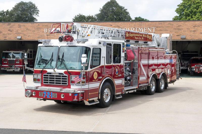 Mack Company 7-2-1 Quint Ladder 
